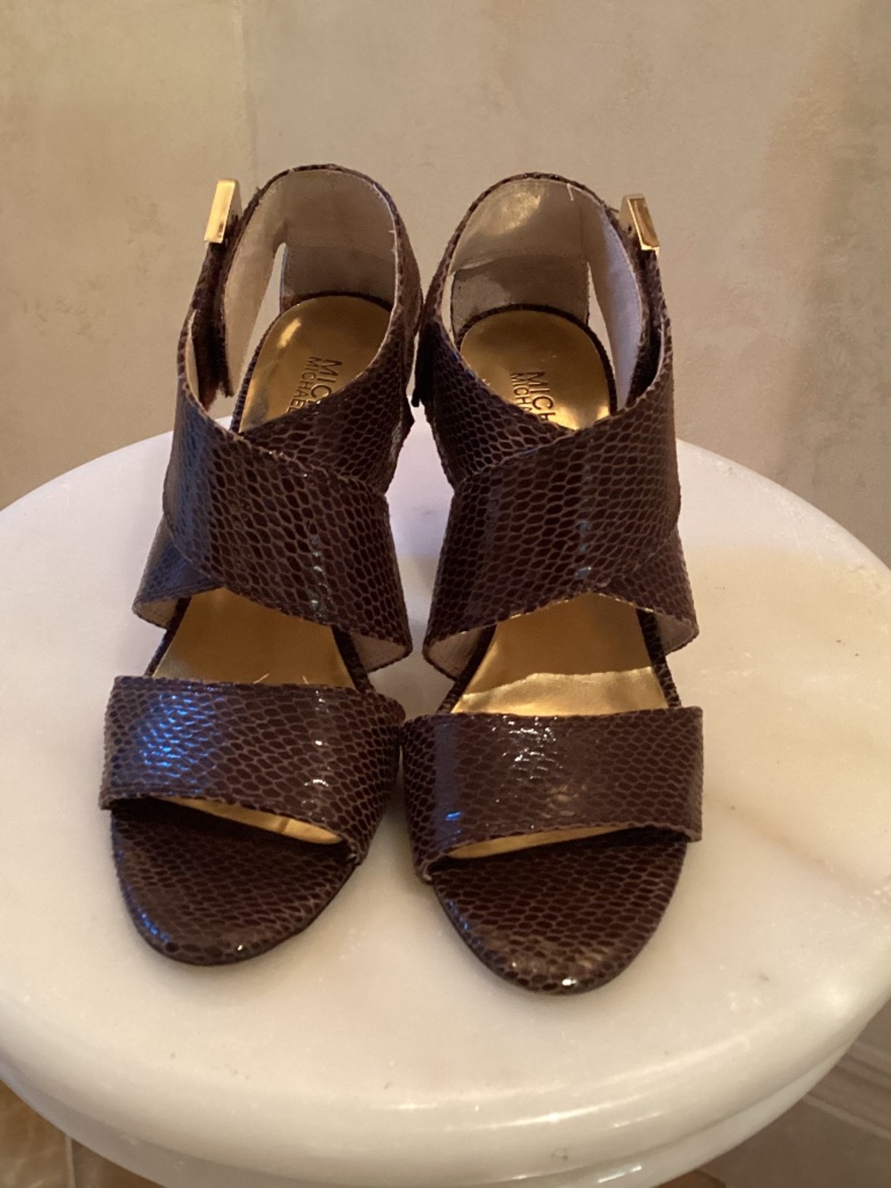 MICHAEL KORS - BROWN LIZARD EMBOSSED LEATHER SANDALS - SIZE 6.5M